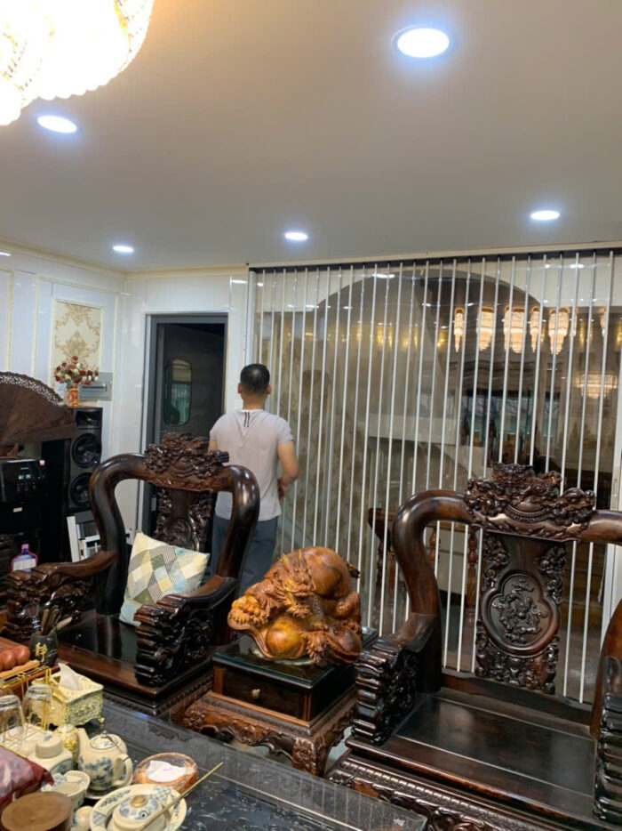 Cửa nhôm xếp lá trong suốt làm từ PVC có khả năng cách nhiệt tốt