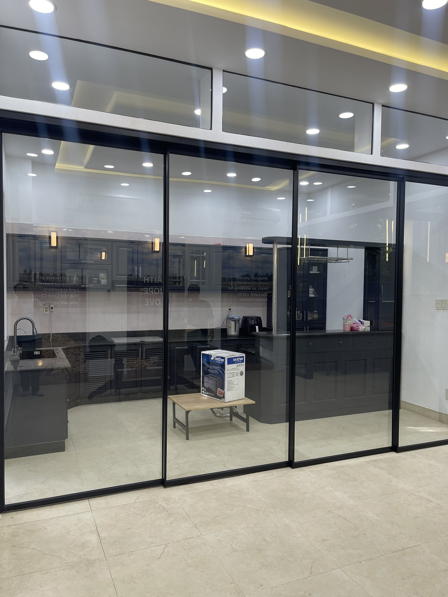 Cửa lùa Slim không ray dưới bền đẹp tại EuroTech Việt Nam