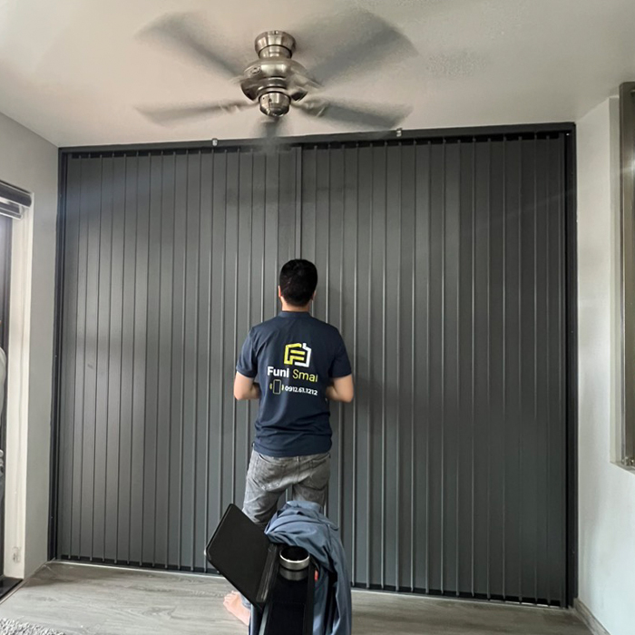 Cửa xếp lá nhôm lá đặc kín xám đẹp Eurotechvietnam thi công