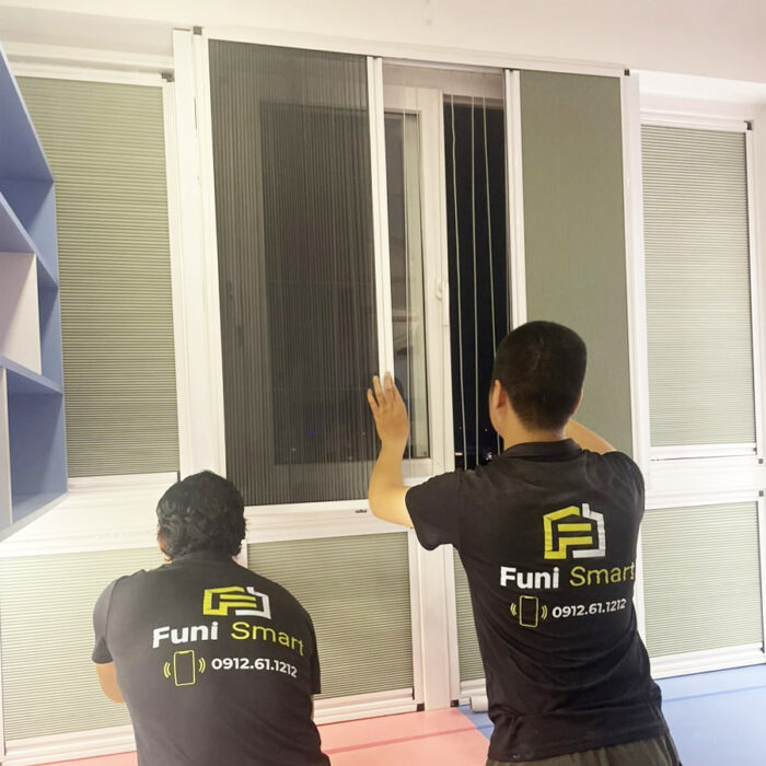 Cửa chống côn trùng kiêm rèm tổ ong che nắng nóng thông minh 2 trong 1