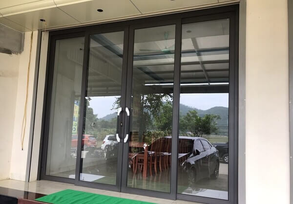 Cửa nhôm trượt quay 4 cánh