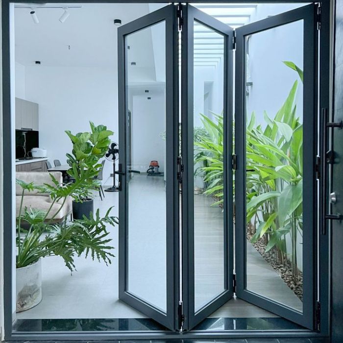 cửa nhôm xếp trượt 3 cánh phù hợp mọi không gian gia đình bạn