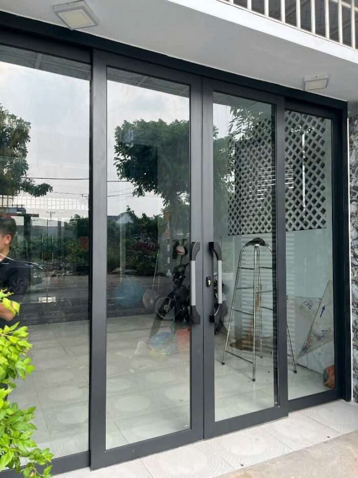Cửa trượt quay hệ vip 68 bốn cánh hiện đại